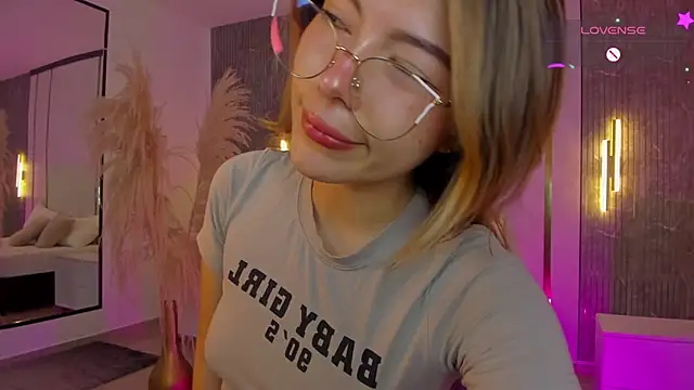 riley sierra online show from July 16, 12:57 pm
