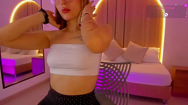 riley sierra online show from June 29, 1:00 pm