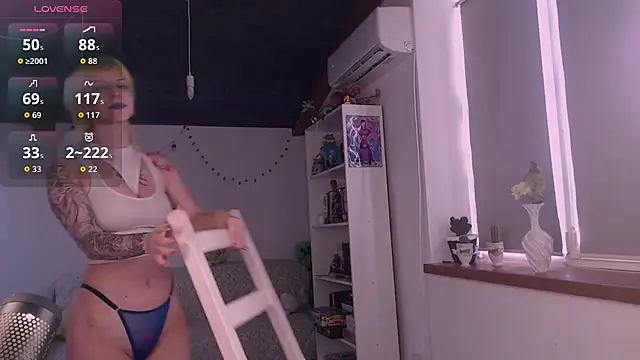 Snapshot of Akiko_Hentai chatting on June 25, 4:23 pm Akiko Hentai online show from June 25, 4:23 pm