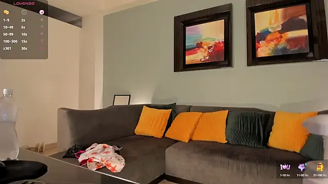 PuiYee online show from March 23, 8:04 am