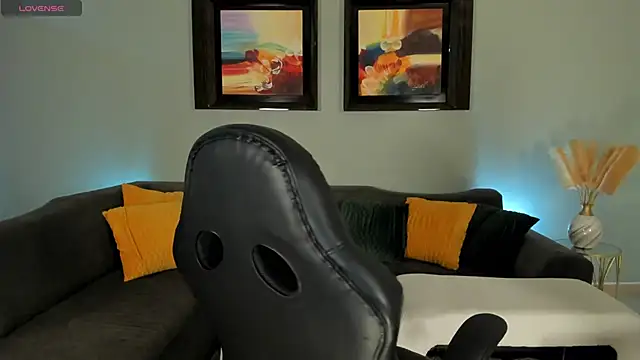 PuiYee online show from September 17, 1:24 pm