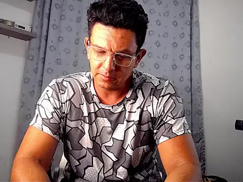 Snapshot of pedropicapi chatting on November 5, 2:36 am pedropicapi online show from November 5, 2:36 am