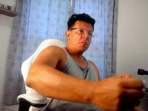 Snapshot of pedropicapi chatting on October 28, 3:33 pm pedropicapi online show from October 28, 3:33 pm