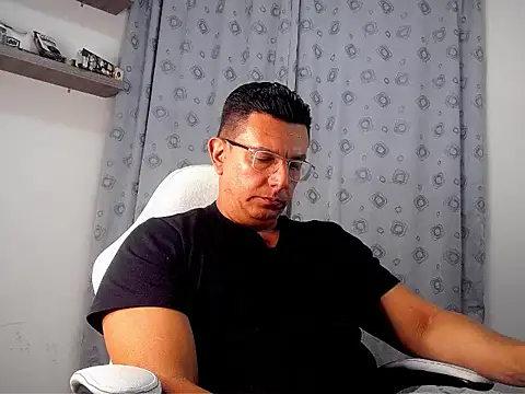 Snapshot of pedropicapi chatting on December 16, 11:31 pm pedropicapi online show from December 16, 11:31 pm