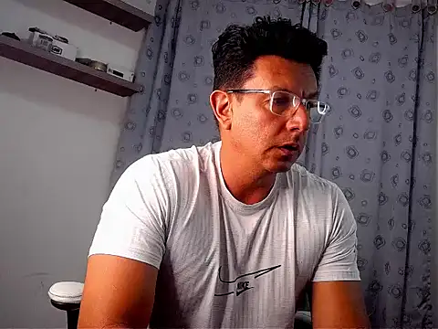 Snapshot of pedropicapi chatting on November 8, 11:30 pm pedropicapi online show from November 8, 11:30 pm