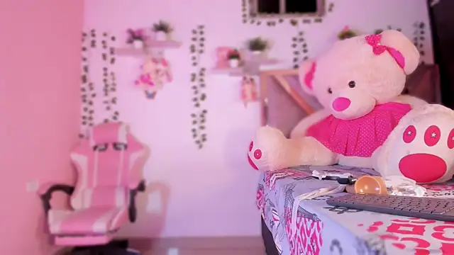 Emily restrepo online show from November 11, 6:19 am