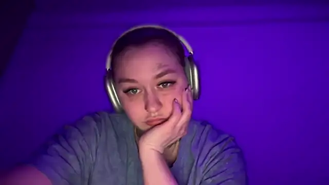 Snapshot of Isabel-Bailey chatting on October 23, 9:24 pm Isabel-Bailey online show from October 23, 9:24 pm