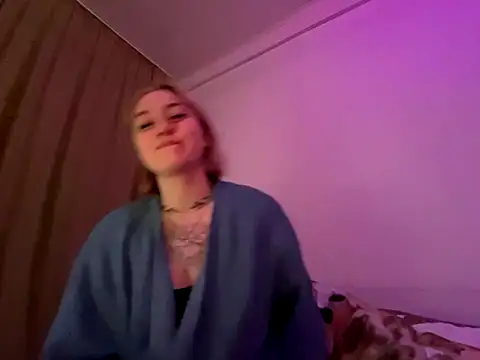 Snapshot of Isabel-Bailey chatting on December 16, 7:40 pm Isabel-Bailey online show from December 16, 7:40 pm