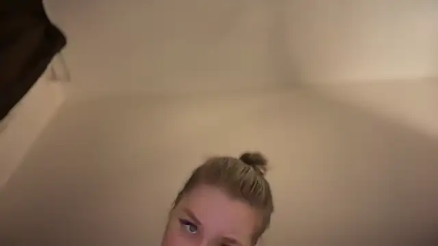 Snapshot of Isabel-Bailey chatting on January 3, 9:47 pm Isabel-Bailey online show from January 3, 9:47 pm