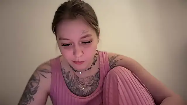 Snapshot of Isabel-Bailey chatting on December 7, 9:17 pm Isabel-Bailey online show from December 7, 9:17 pm