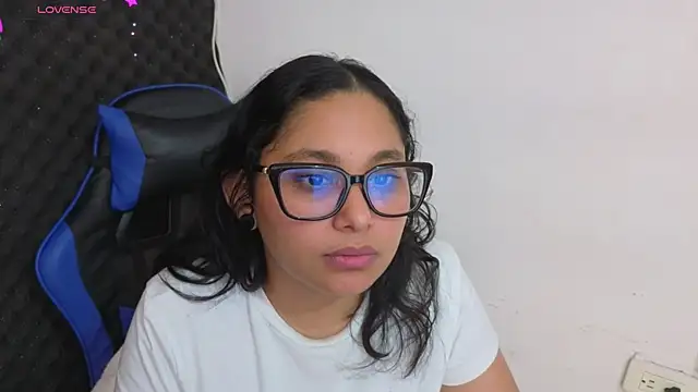 Cuteprincess21 online show from April 1, 12:50 pm