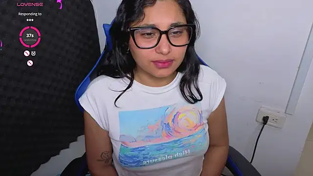 Cuteprincess21 online show from April 4, 7:31 pm