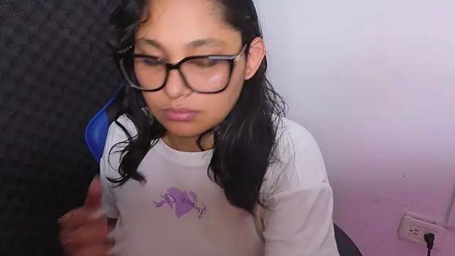 Cuteprincess21 online show from April 2, 7:42 pm