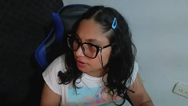 Cuteprincess21 online show from April 24, 12:34 am