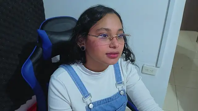 Cuteprincess21 online show from March 16, 12:29 am