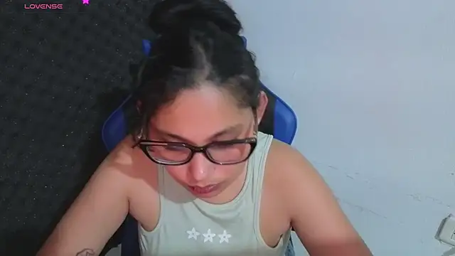 Cuteprincess21 online show from April 9, 11:00 pm