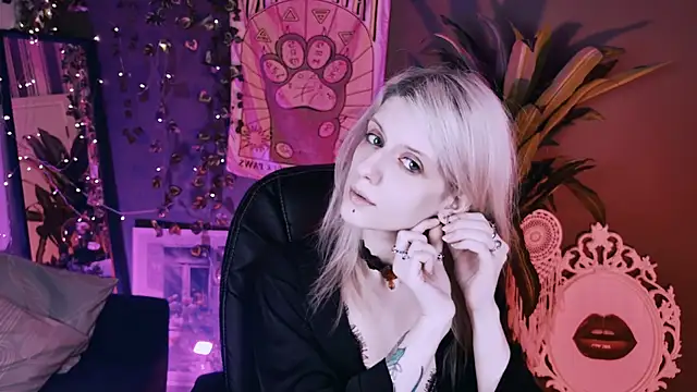 Noah ElmerX online show from March 25, 1:32 pm