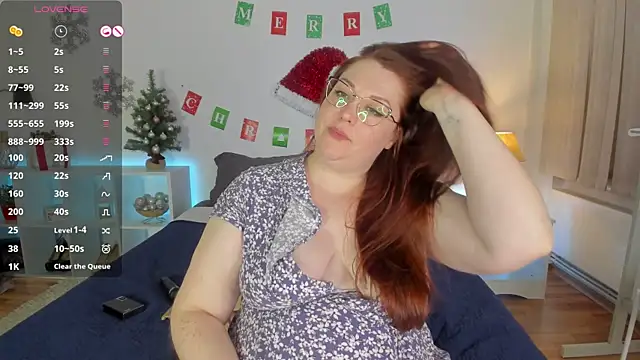 Snapshot of CutieGinger chatting on January 4, 12:27 am CutieGinger online show from January 4, 12:27 am