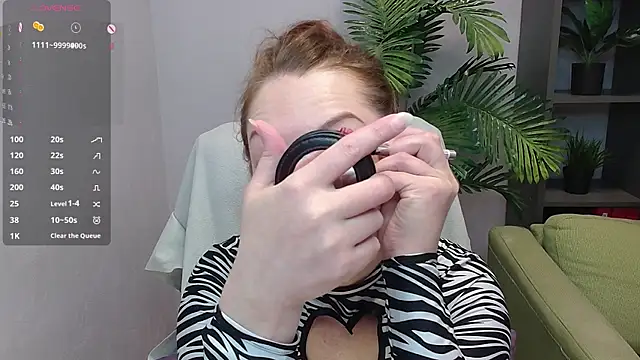 CutieGinger online show from October 26, 2:50 pm