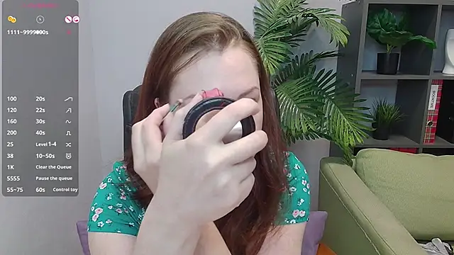 Snapshot of CutieGinger chatting on September 28, 12:12 pm CutieGinger online show from September 28, 12:12 pm