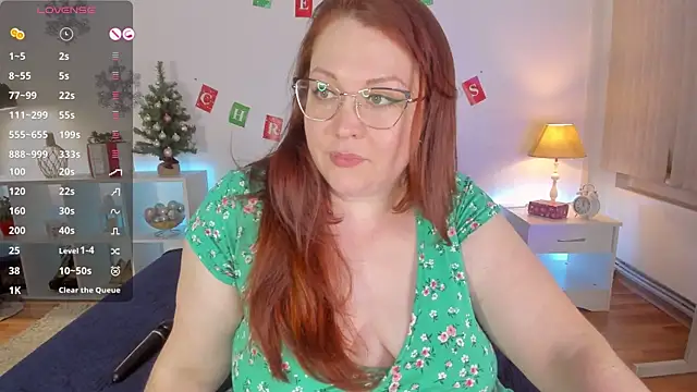 Snapshot of CutieGinger chatting on January 6, 3:31 am CutieGinger online show from January 6, 3:31 am