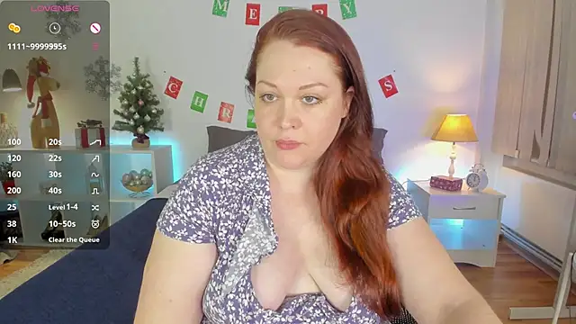 Snapshot of CutieGinger chatting on December 28, 10:02 pm CutieGinger online show from December 28, 10:02 pm