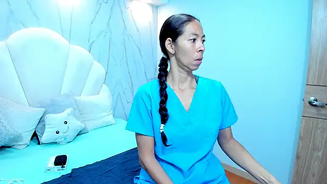 Snapshot of Rosalinda_Cortez chatting on February 18, 12:39 pm Rosalinda Cortez online show from February 18, 12:39 pm