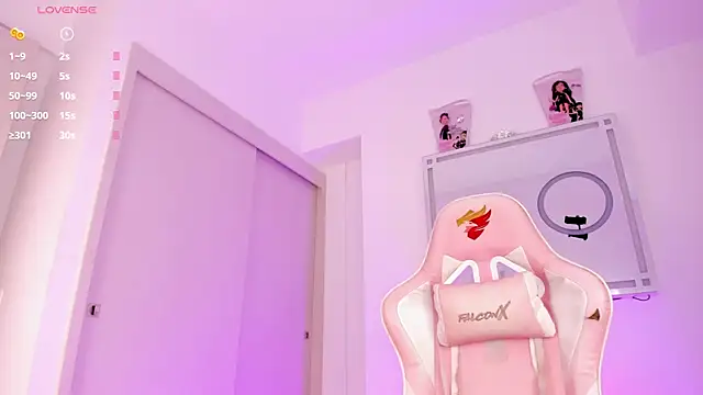 Snapshot of mia_yourmommy chatting on October 21, 2:11 am mia yourmommy online show from October 21, 2:11 am