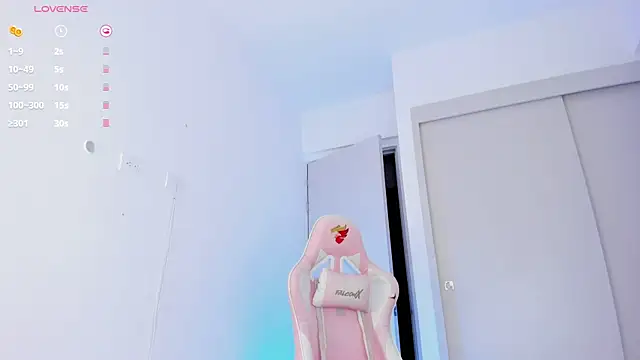 Snapshot of mia_yourmommy chatting on December 4, 12:53 am mia yourmommy online show from December 4, 12:53 am