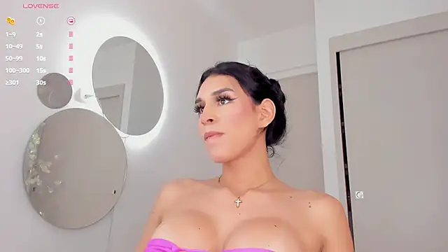 Snapshot of mia_yourmommy chatting on February 21, 9:13 am mia yourmommy online show from February 21, 9:13 am