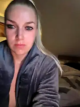 Snapshot of Sexy-Milla chatting on July 6, 7:05 pm Sexy-Milla online show from July 6, 7:05 pm
