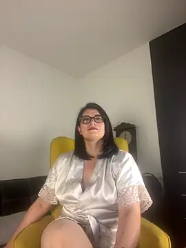 adriana71 online show from May 29, 1:44 am