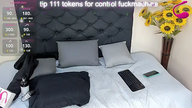 Snapshot of Cristale69 chatting on June 19, 8:25 pm Cristale69 online show from June 19, 8:25 pm