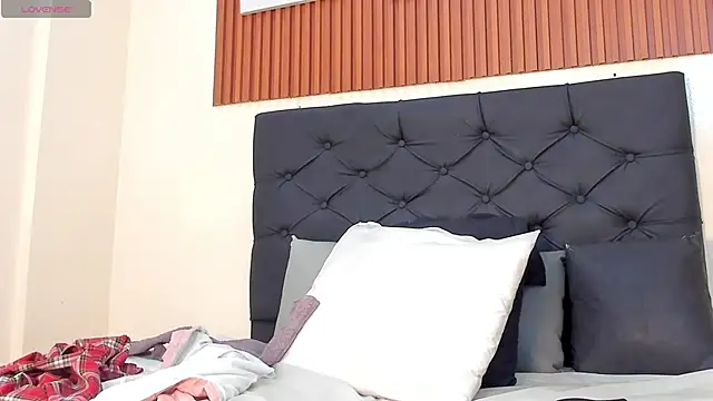 Snapshot of Cristale69 chatting on June 17, 6:40 pm Cristale69 online show from June 17, 6:40 pm