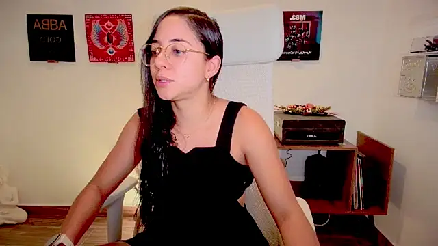 adriana  sosa  online show from December 4, 11:41 pm