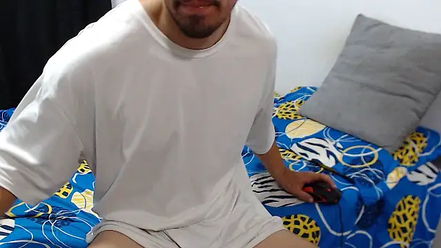 Snapshot of darekgates chatting on February 8, 5:54 pm darekgates online show from February 8, 5:54 pm