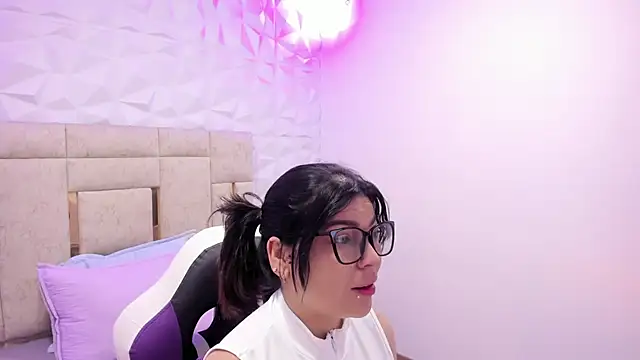 PauletteJ online show from December 22, 11:54 am