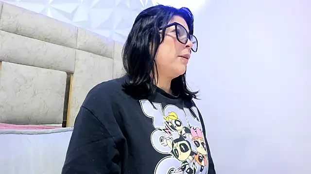 PauletteJ online show from March 25, 11:53 am