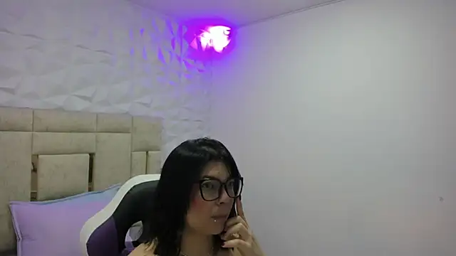 PauletteJ online show from December 18, 11:58 am