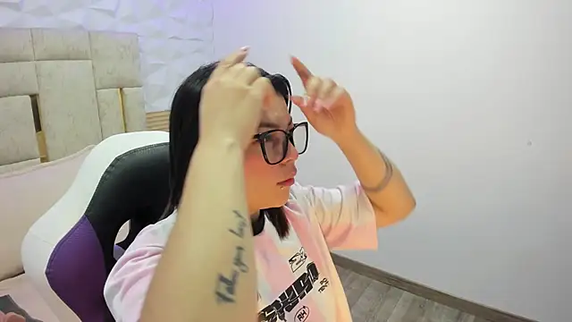 PauletteJ online show from November 6, 11:58 am