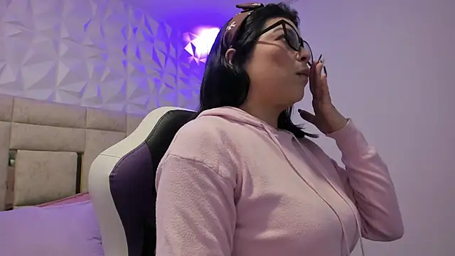 PauletteJ online show from February 9, 11:52 am