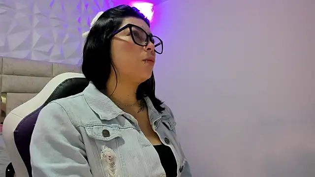 PauletteJ online show from March 24, 11:43 am