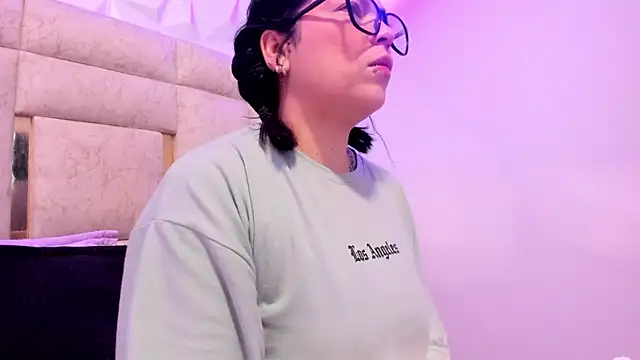 PauletteJ online show from March 6, 11:49 am