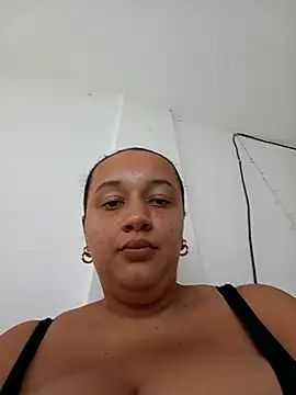 Snapshot of Miss-boobs chatting on February 20, 7:52 pm Miss-boobs online show from February 20, 7:52 pm