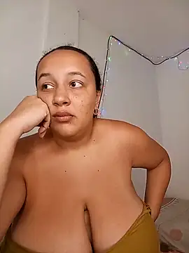 Snapshot of Miss-boobs chatting on March 16, 6:44 pm Miss-boobs online show from March 16, 6:44 pm