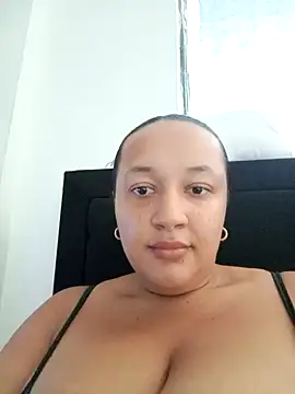 Snapshot of Miss-boobs chatting on January 28, 3:57 pm Miss-boobs online show from January 28, 3:57 pm