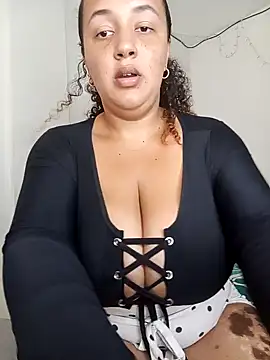 Snapshot of Miss-boobs chatting on February 1, 7:34 pm Miss-boobs online show from February 1, 7:34 pm