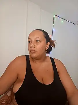 Snapshot of Miss-boobs chatting on February 27, 8:09 pm Miss-boobs online show from February 27, 8:09 pm