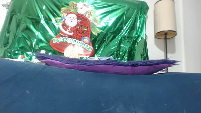 Snapshot of Helennahot chatting on December 18, 6:45 pm Helennahot online show from December 18, 6:45 pm