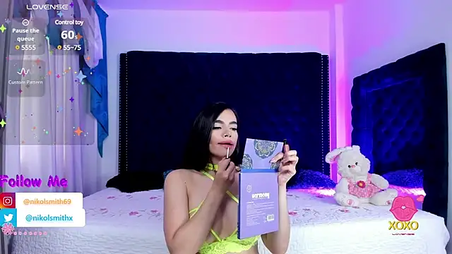 nikolsmithh online show from December 18, 9:08 pm